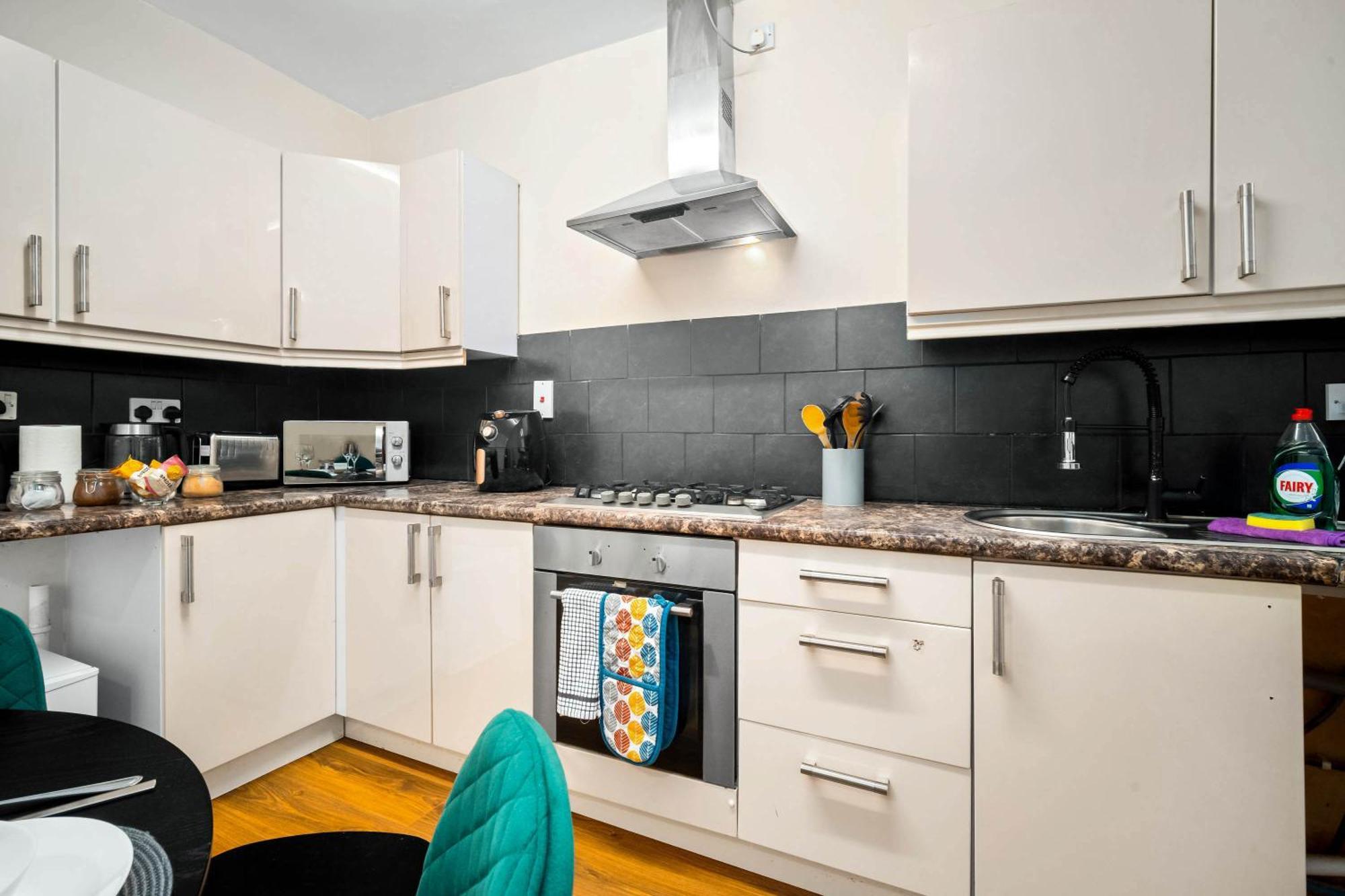 3 Bed House For Contractors & Families And Free Parking Villa Birmingham Buitenkant foto