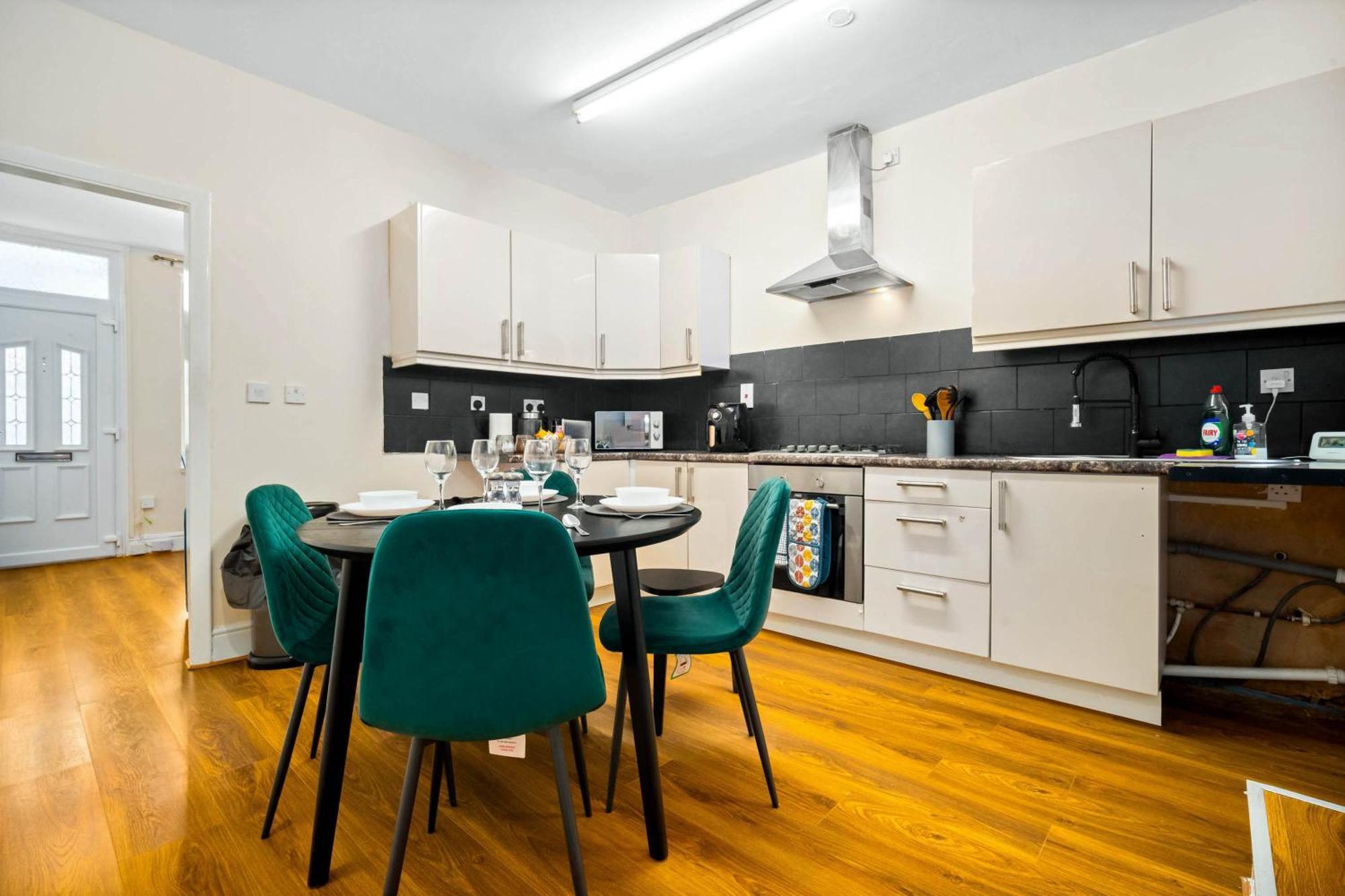 3 Bed House For Contractors & Families And Free Parking Villa Birmingham Buitenkant foto
