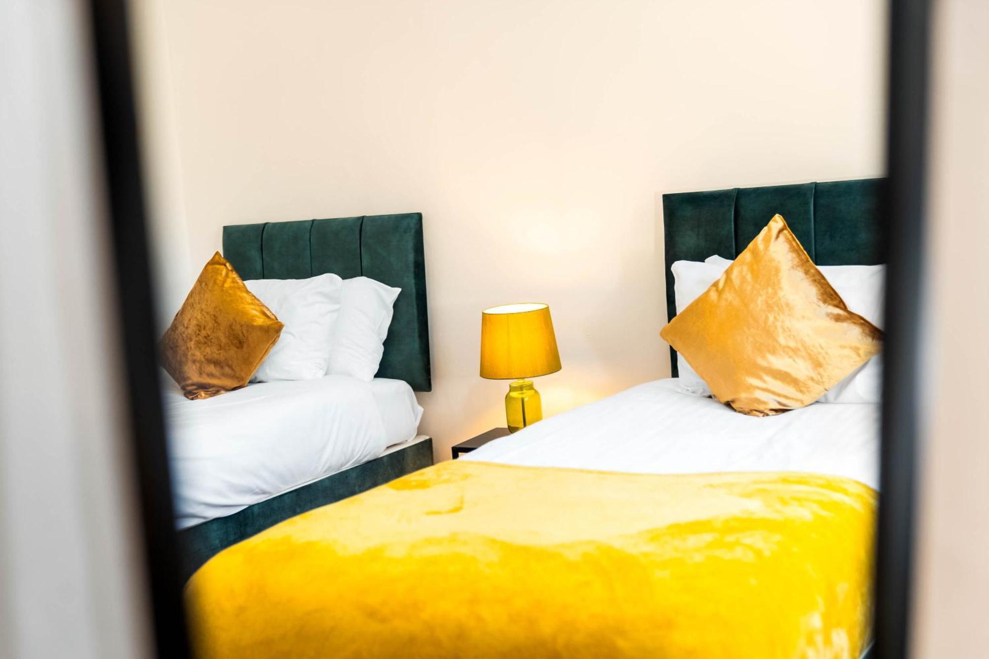 3 Bed House For Contractors & Families And Free Parking Villa Birmingham Buitenkant foto