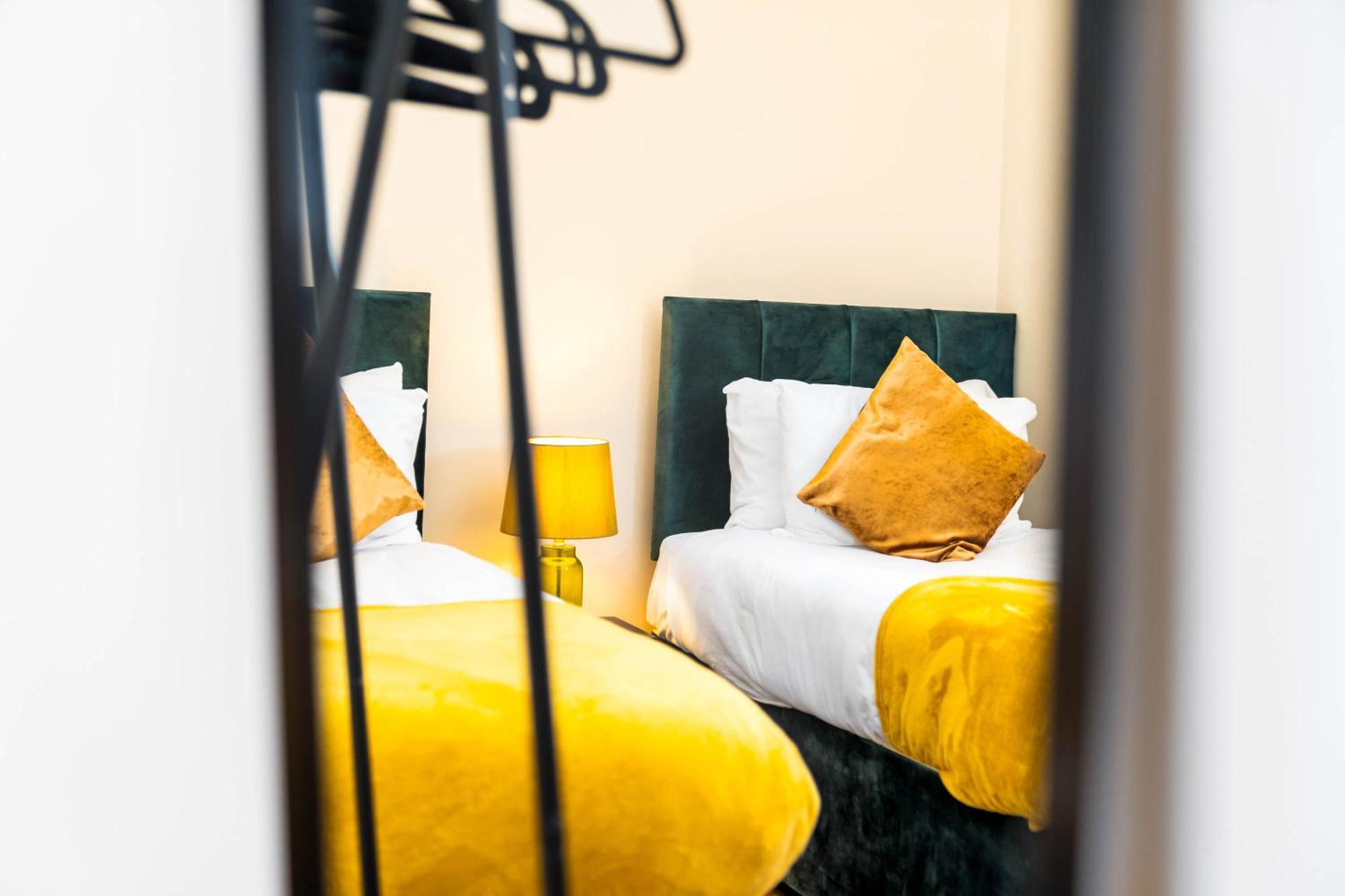 3 Bed House For Contractors & Families And Free Parking Villa Birmingham Buitenkant foto