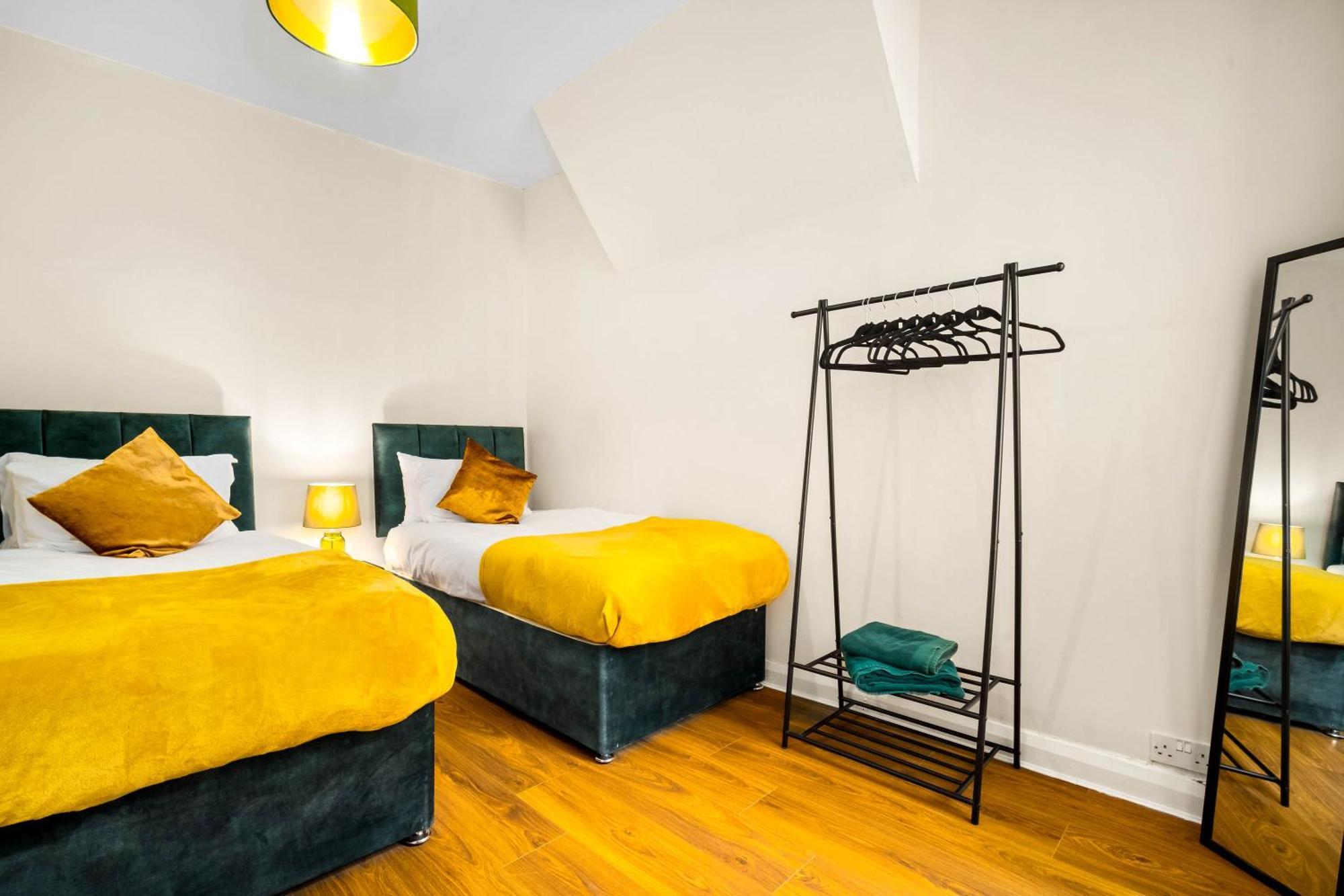 3 Bed House For Contractors & Families And Free Parking Villa Birmingham Buitenkant foto
