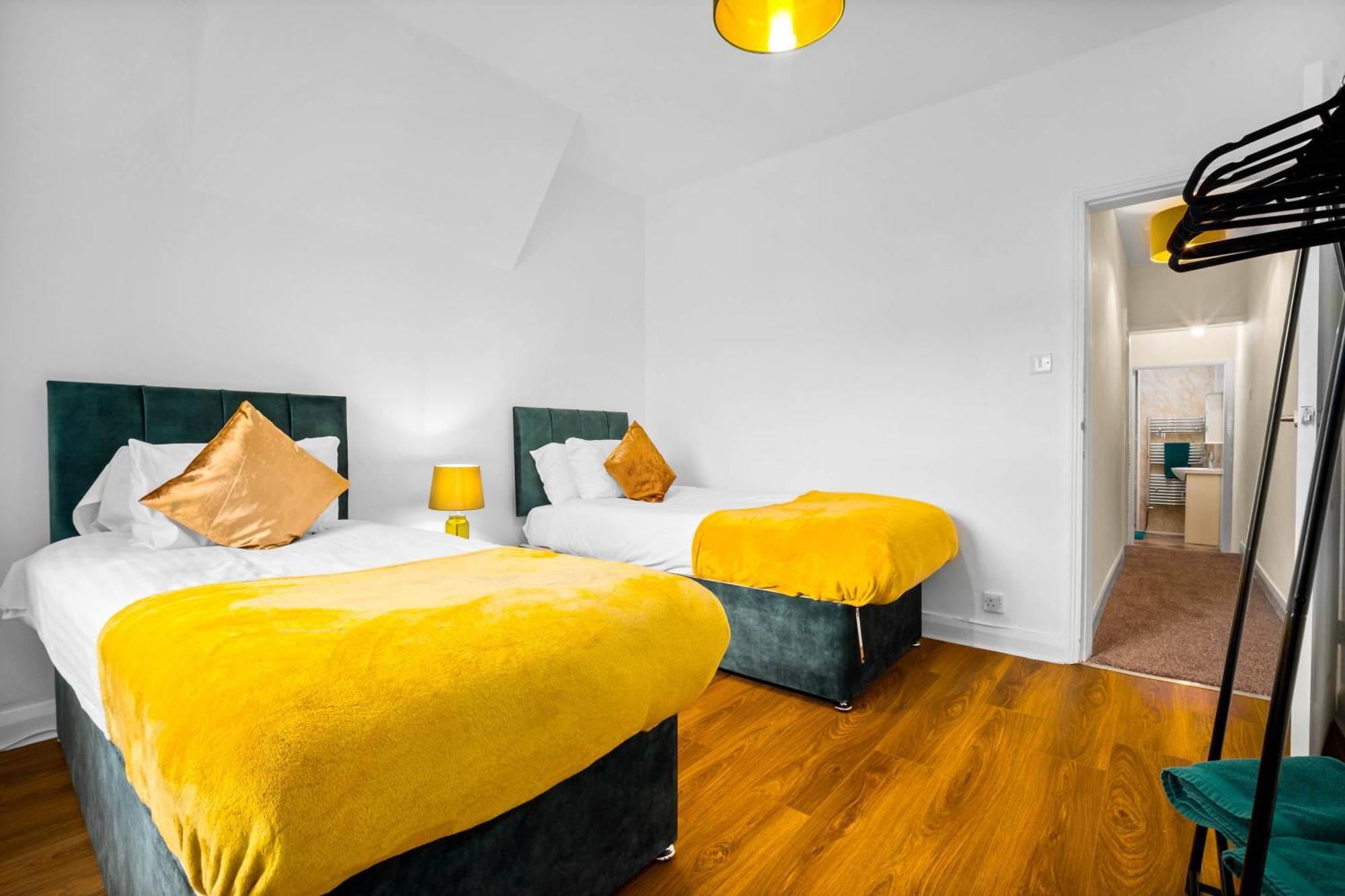 3 Bed House For Contractors & Families And Free Parking Villa Birmingham Buitenkant foto