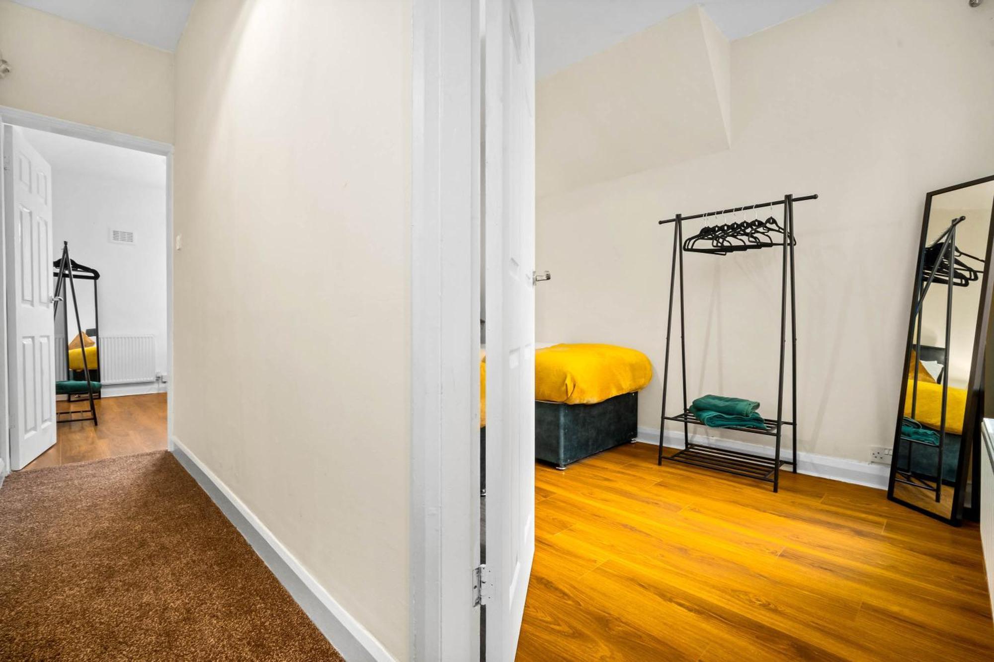 3 Bed House For Contractors & Families And Free Parking Villa Birmingham Buitenkant foto