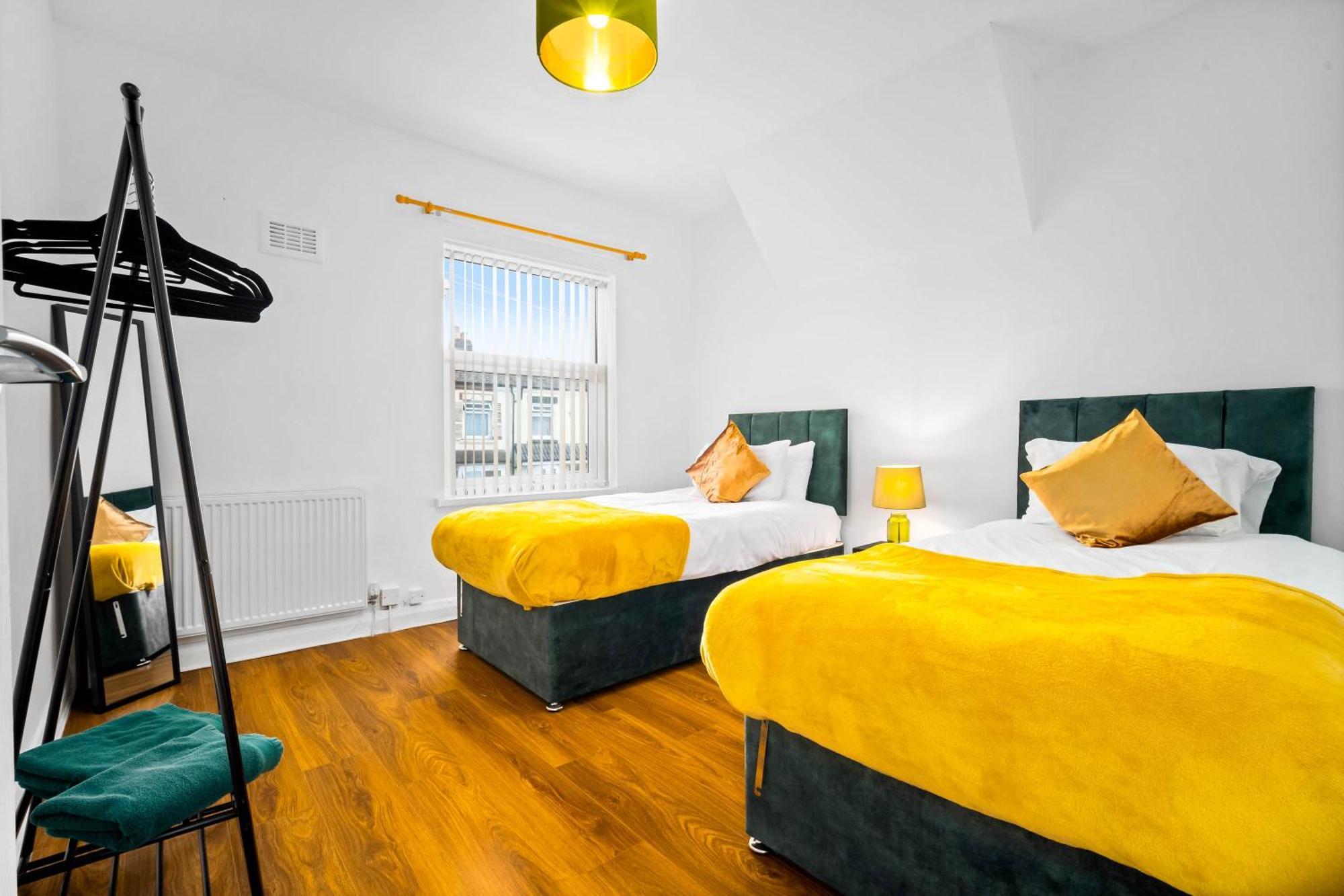 3 Bed House For Contractors & Families And Free Parking Villa Birmingham Buitenkant foto