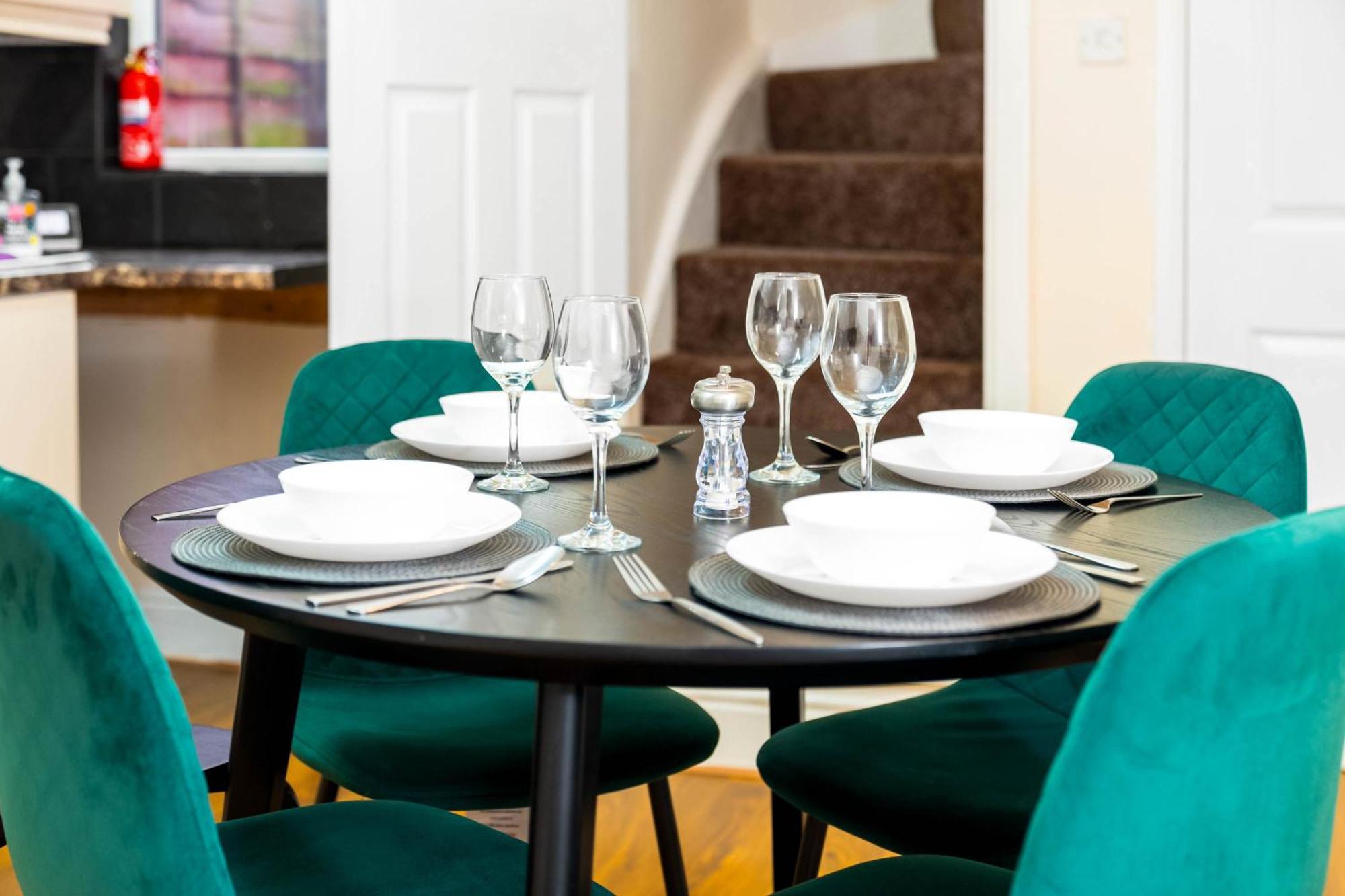 3 Bed House For Contractors & Families And Free Parking Villa Birmingham Buitenkant foto