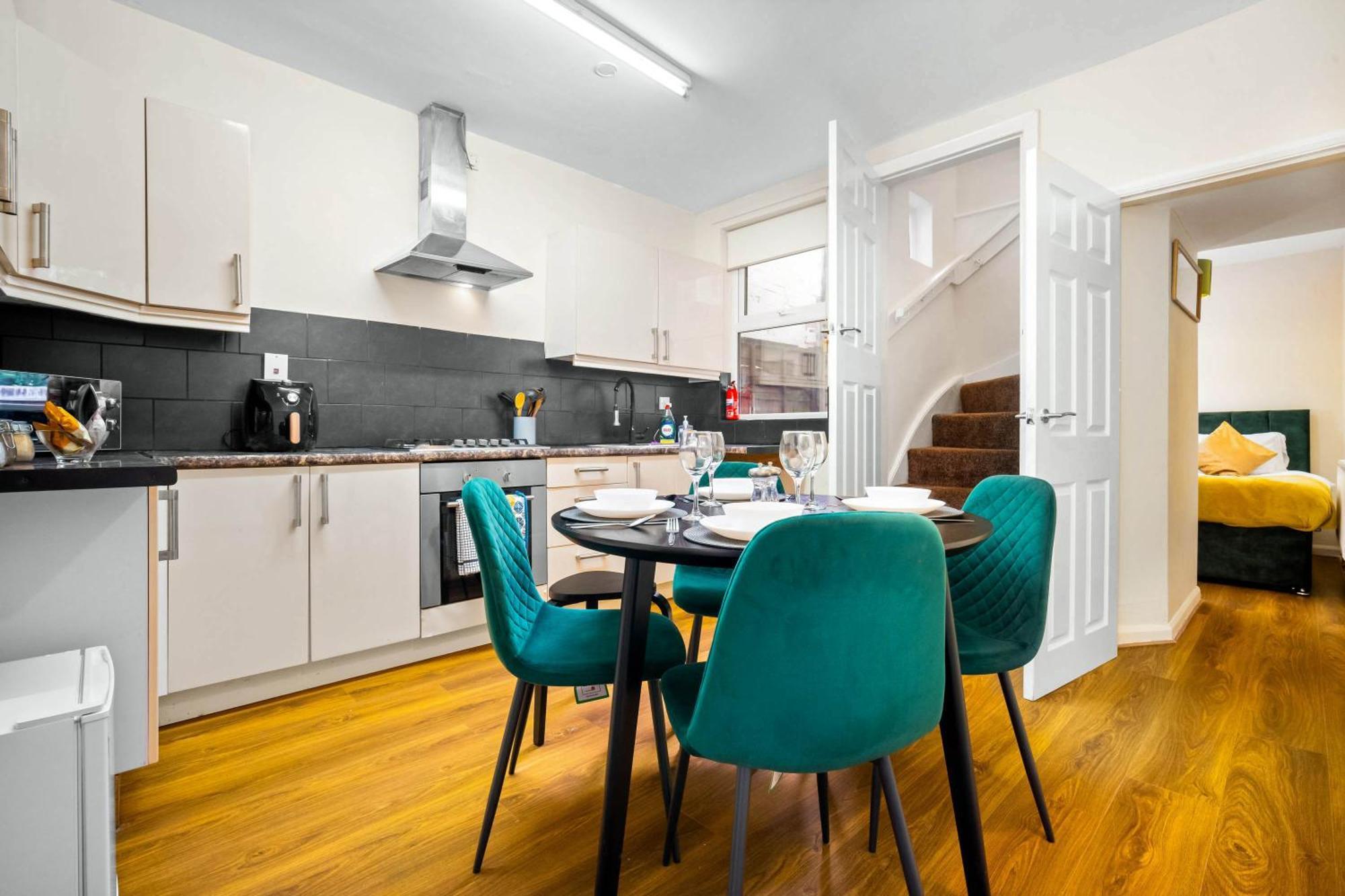 3 Bed House For Contractors & Families And Free Parking Villa Birmingham Buitenkant foto