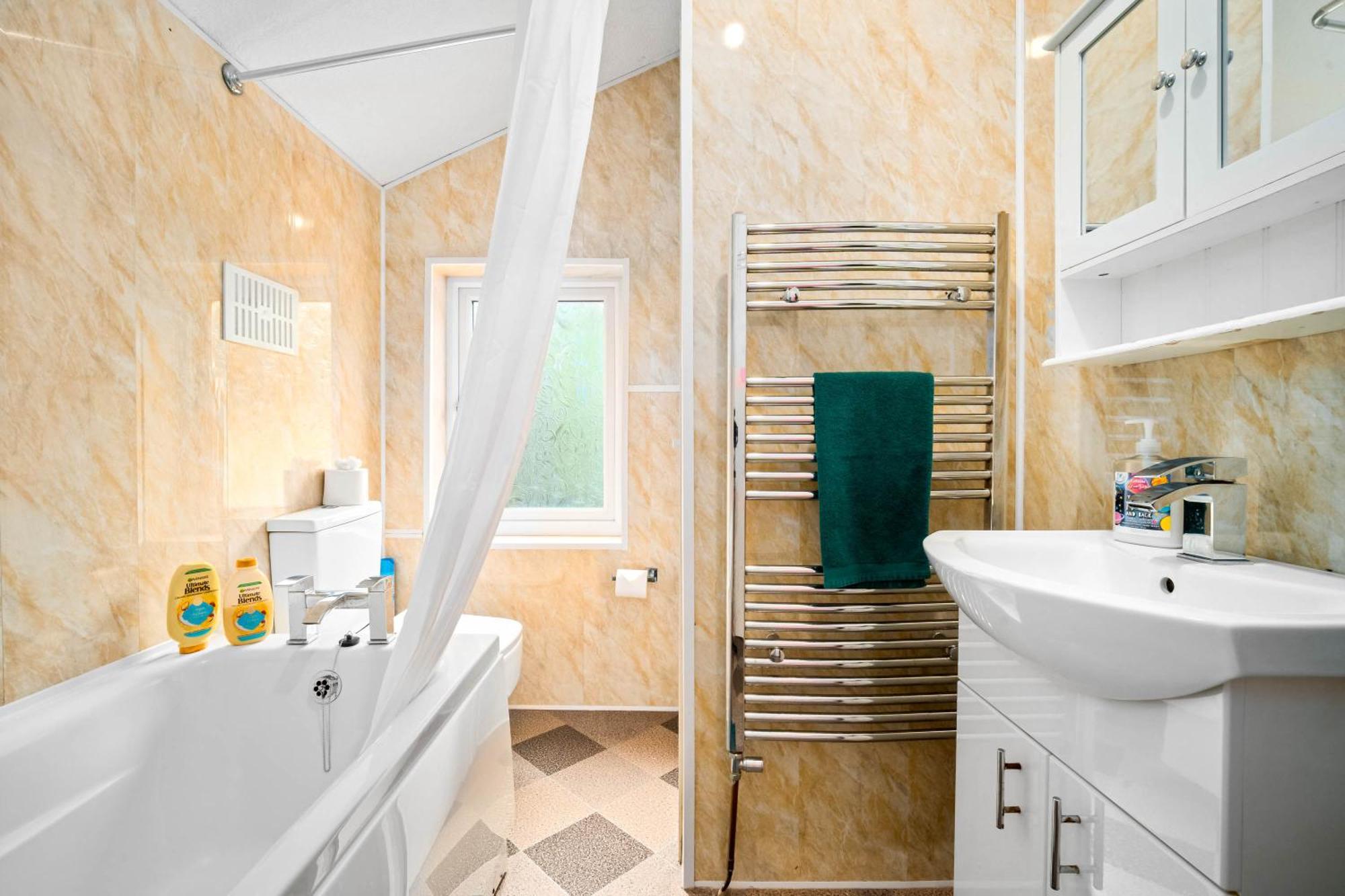 3 Bed House For Contractors & Families And Free Parking Villa Birmingham Buitenkant foto